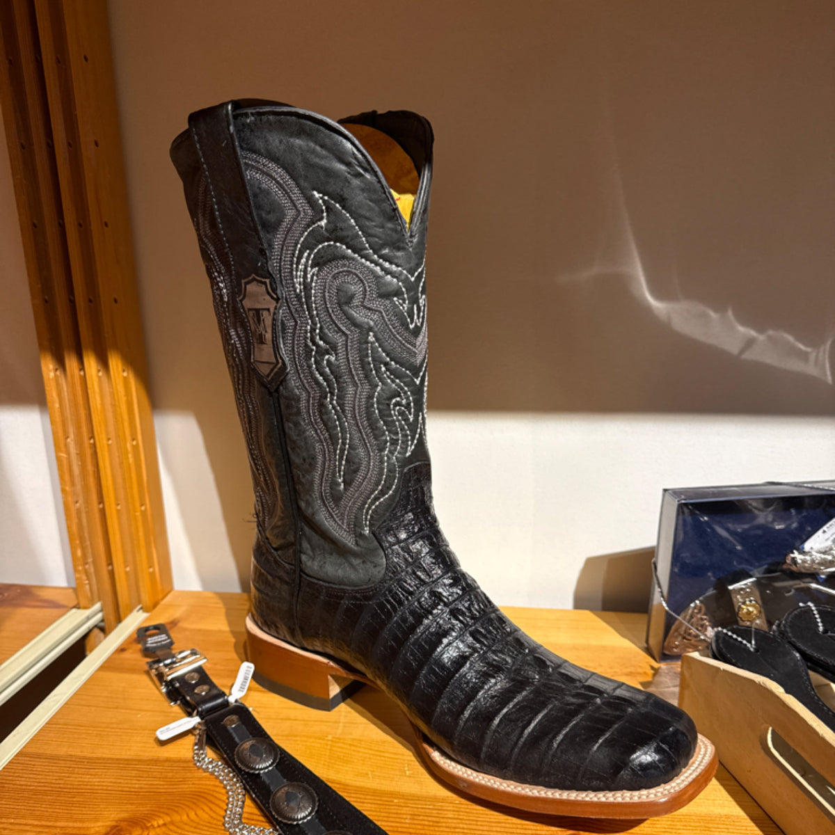 Print Caiman Tail Black 302 L/Sole